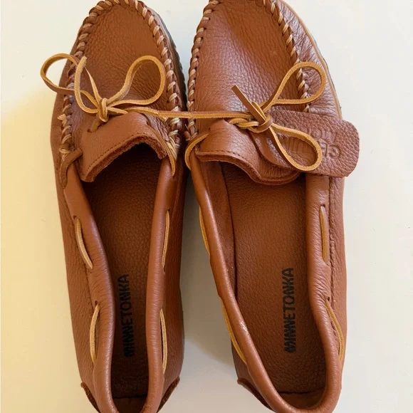 Minnetonka Moosehide Tan Leather Moccasins - Picture 1 of 4